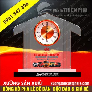 Đồng hồ pha lê để bàn 23