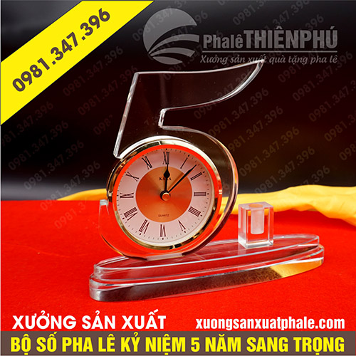 Bộ số pha lê 5 năm gắn đồng hồ to