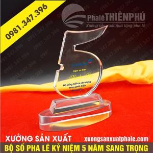 Bộ số pha lê 5 năm kỷ niệm ngày thành lập
