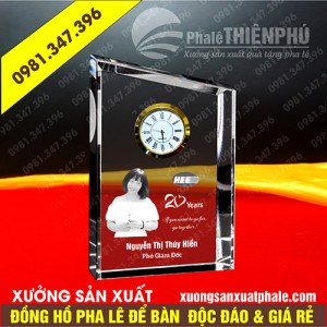 Đồng hồ pha lê để bàn 17