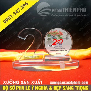 Bộ số pha lê 20 năm cắm bút