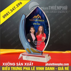 Biểu trưng vinh danh cánh sen